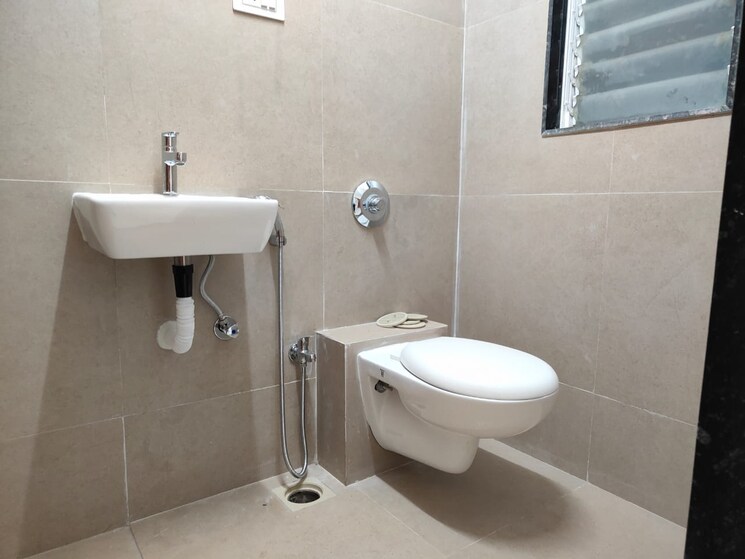 Bathroom, je-and-vee-madhuban 3.5 Bedroom 1020 Sq.Ft. Apartment In Malad East Mumbai 9205758