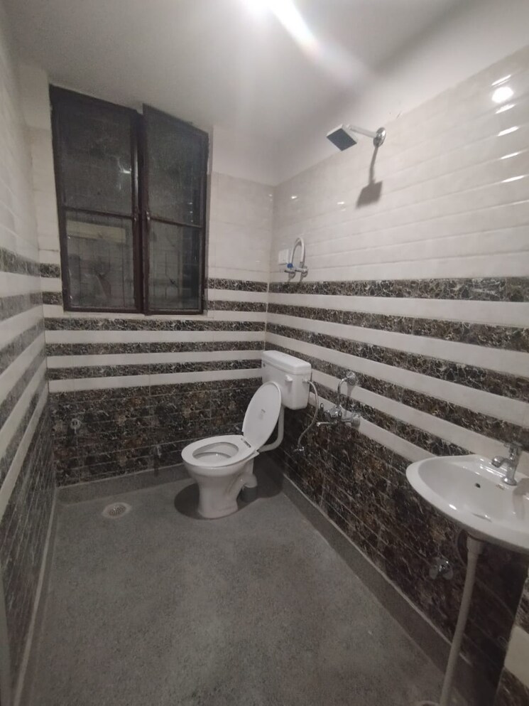 Attached Bathroom, chattarpur 1 RK 370 Sq.Ft. Builder Floor In Chattarpur Delhi 9205771