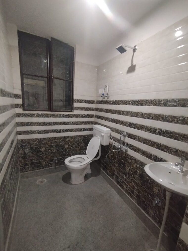 Attached Bathroom, chattarpur 1 RK 370 Sq.Ft. Builder Floor In Chattarpur Delhi 9205771