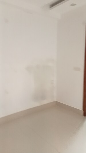 Room in 3 BHK Builder Floor at Mahavir Enclave 1 – for Rent