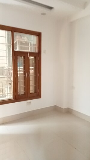 Room in 3 BHK Builder Floor at Mahavir Enclave 1 – for Rent