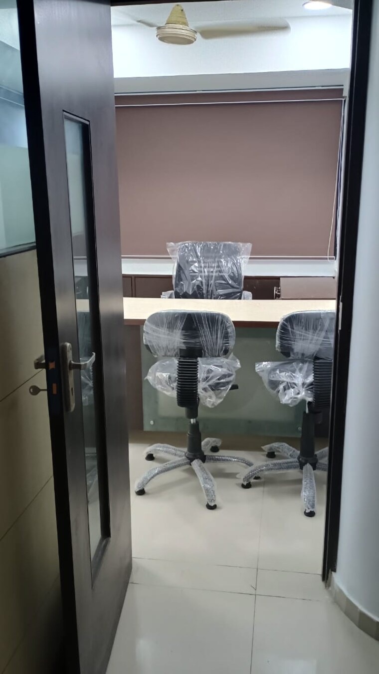 Team Area, law garden Commercial Office Space 1048 Sq.Ft. In Law Garden Ahmedabad 9205900