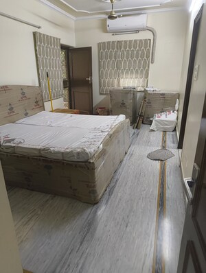 Room in 3.5 BHK Apartment at Vasant Kunj – for Sale