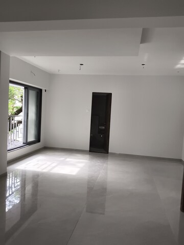 Room in 2 BHK Apartment at Vile Parle West – for Rent