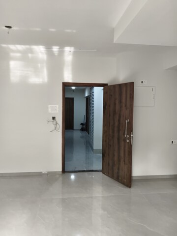 Room in 2 BHK Apartment at Vile Parle West – for Rent