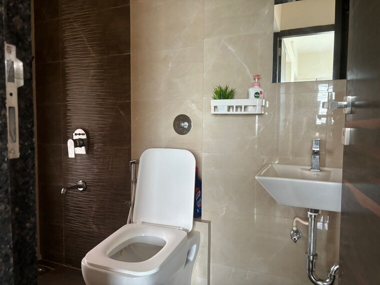 Bathroom, gurukrupa-marina-enclave 2 Bedroom 634 Sq.Ft. Apartment In Malad West Mumbai 9206123