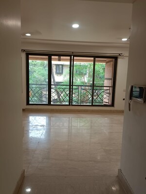 Room in 2 BHK Apartment at Mahim West – for Rent