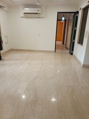 Bedroom in 2 BHK Apartment at Mahim West – for Rent