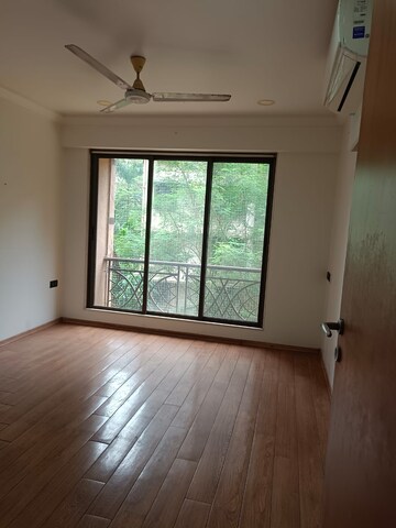 Room in 2 BHK Apartment at Mahim West – for Rent