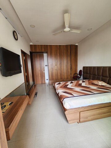 Bedroom in 4 BHK Builder Floor at Kandivali East – for Rent