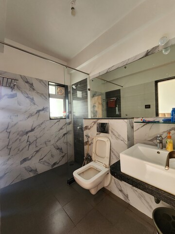 Attached Bathroom in 4 BHK Builder Floor at Kandivali East – for Rent