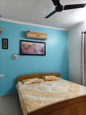 Bedroom in 2 BHK Apartment at Seawoods – for Rent