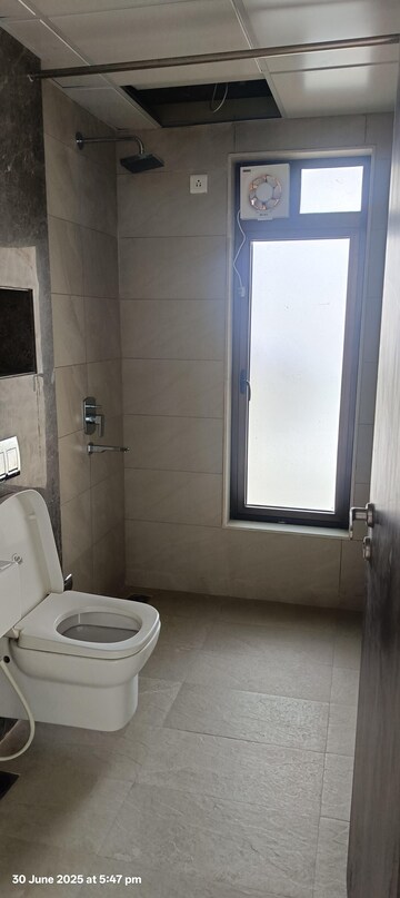 Bathroom in 3 BHK Apartment at Peninsula Celestia Spaces, Parel – for Sale