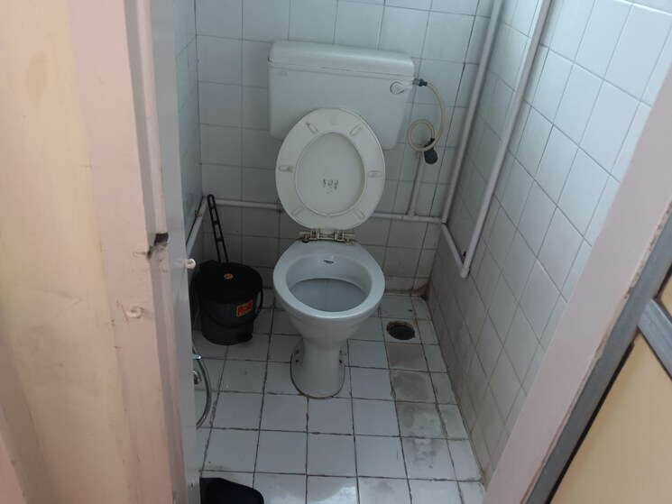 Bathroom, mahim 1 Bedroom 350 Sq.Ft. Apartment In Mahim Mumbai 9206687