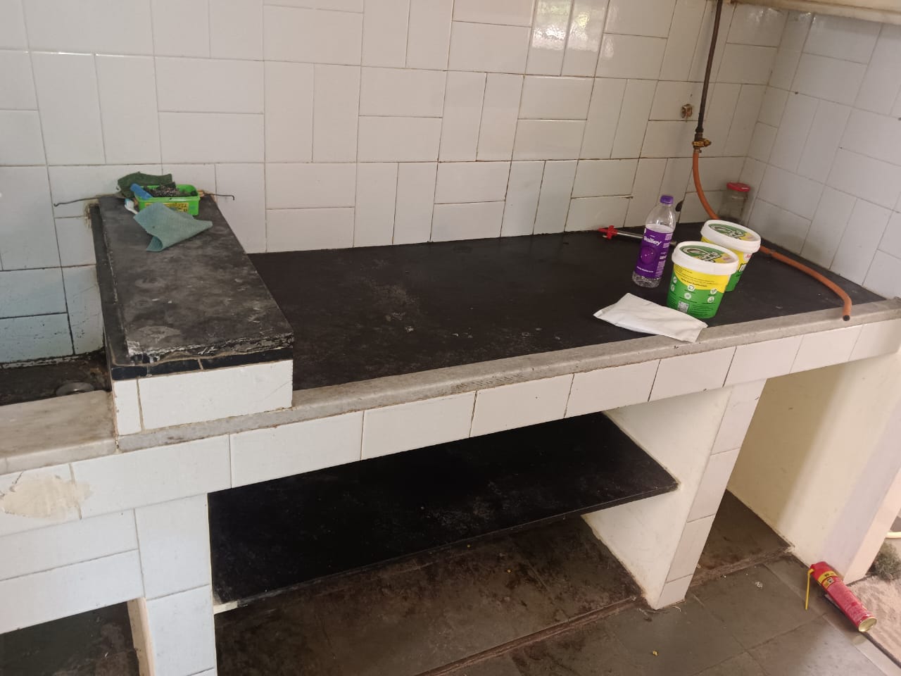 Team Area in 1 BHK Apartment at Mahim – for Rent