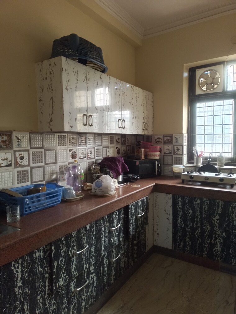 Kitchen, green fields colony 3 Bedroom 250 Sq.Yd. Builder Floor In Green Fields Colony Faridabad 9206754