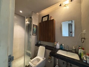 Washroom in 4 BHK Apartment at Bandra West – for Rent