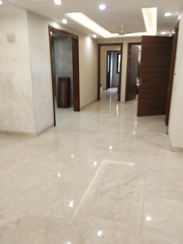 Room in 4 BHK Builder Floor at Anand Vihar – for Rent