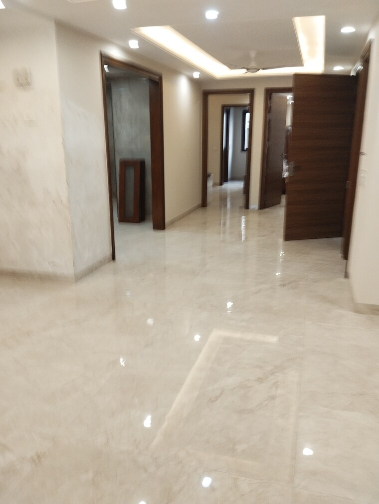 Room, anand vihar 4 Bedroom 2500 Sq.Ft. Builder Floor In Anand Vihar Delhi 9207102