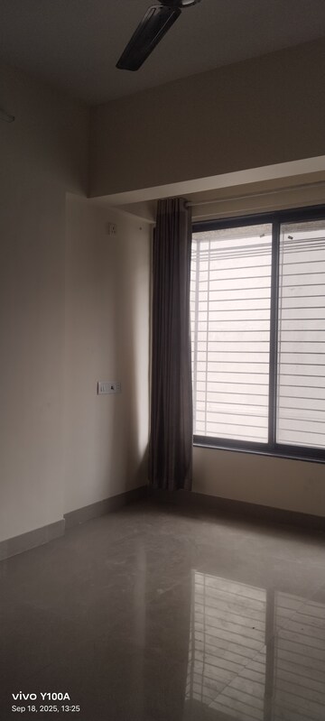 Room in 2 BHK Apartment at Jyoti Apartments, Ghatkopar East – for Rent