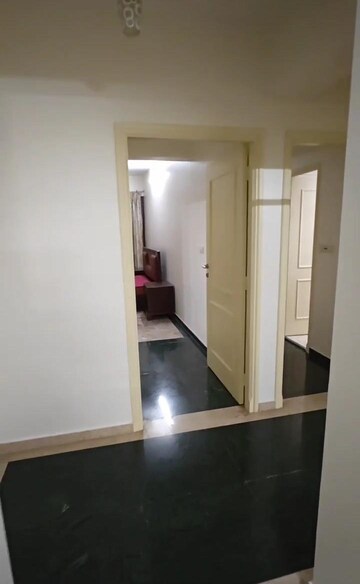 Room in 3 BHK Apartment at Hiranandani Heritage Tower, Powai – for Rent