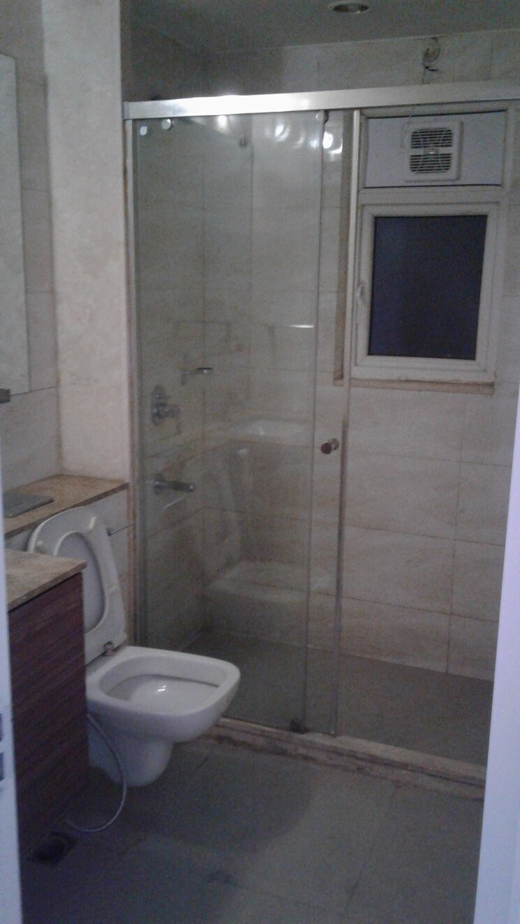 Bathroom, dlf-the-belaire 4 Bedroom 3500 Sq.Ft. Apartment In Sector 54 Gurgaon 9206869
