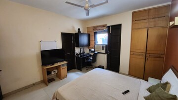 Living Room in 3.5 BHK Independent House at RWA Apartments Sector 50, Sector 50 – for Rent