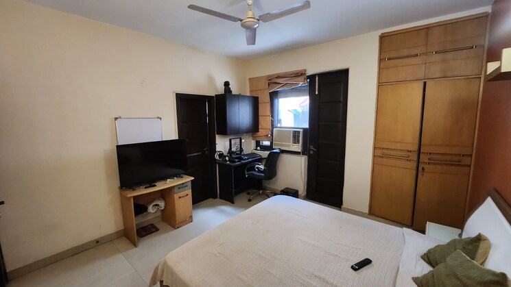 Living Room, rwa-apartments-sector-50 3.5 Bedroom 360 Sq.Mt. Independent House In Sector 50 Noida 9206995