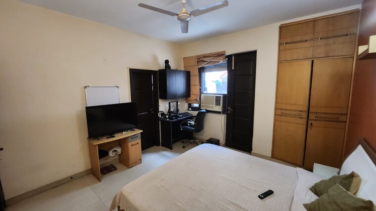 Living Room, rwa-apartments-sector-50 3.5 Bedroom 360 Sq.Mt. Independent House In Sector 50 Noida 9206995