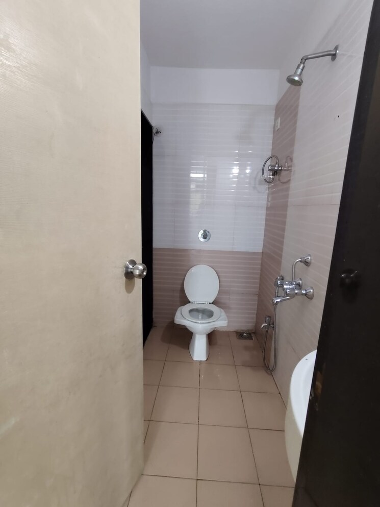 Bathroom, nisarg-hyde-park 3 Bedroom 1370 Sq.Ft. Apartment In Kharghar Navi Mumbai 9206948
