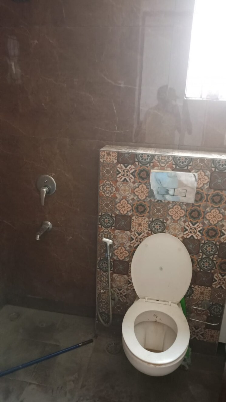 Attached Bathroom, malviya nagar 2 Bedroom 100 Sq.Yd. Builder Floor In Malviya Nagar Delhi 9207093