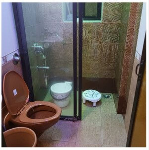 Furnished Amenities in 2 BHK Apartment at Kuber Complex, Andheri West – for Sale