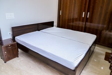 Bedroom in 2 BHK Builder Floor at Malviya Nagar – for Rent