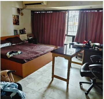 Team Area in 4 BHK Apartment at Arshie Complex, Versova – for Sale