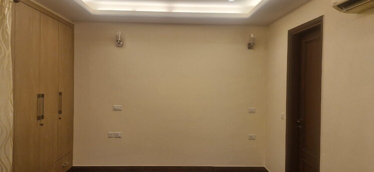 Room, greater kailash ii 4 Bedroom 300 Sq.Yd. Builder Floor In Greater Kailash ii Delhi 9207224