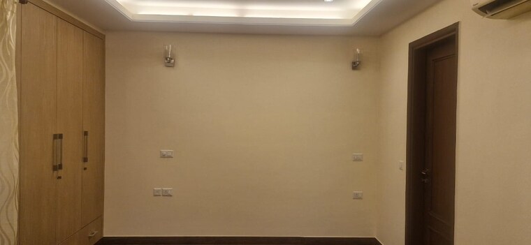 Room, greater kailash ii 4 Bedroom 300 Sq.Yd. Builder Floor In Greater Kailash ii Delhi 9207224