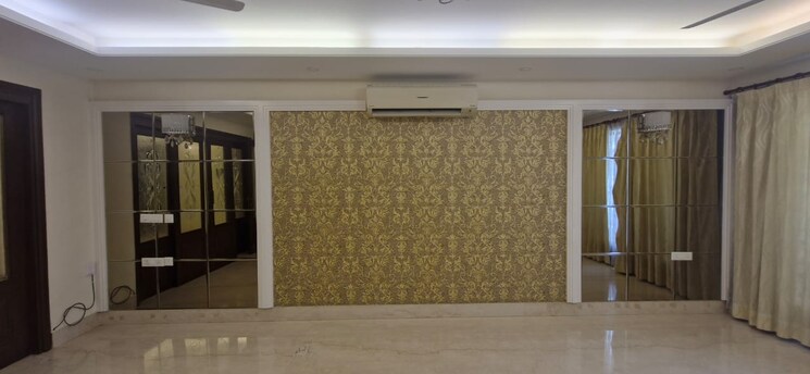 Room, greater kailash ii 4 Bedroom 300 Sq.Yd. Builder Floor In Greater Kailash ii Delhi 9207224