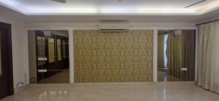 Room, greater kailash ii 4 Bedroom 300 Sq.Yd. Builder Floor In Greater Kailash ii Delhi 9207224