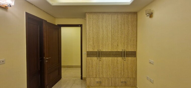 Room, greater kailash ii 4 Bedroom 300 Sq.Yd. Builder Floor In Greater Kailash ii Delhi 9207224