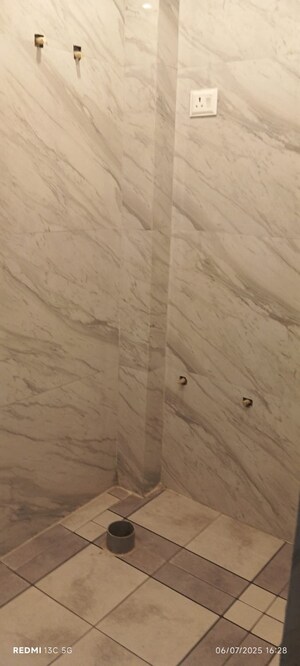 Bathroom in 3 BHK Apartment at Sector 46 – for Rent