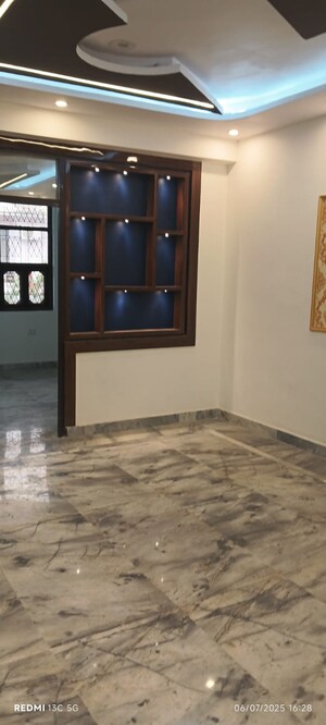 Room in 3 BHK Apartment at Sector 46 – for Rent