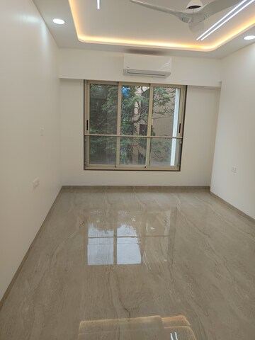 Room in 3 BHK Apartment at Gulmohar Road – for Rent