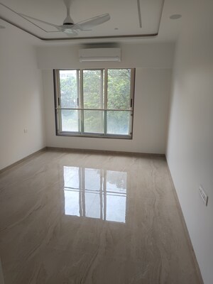 Room in 3 BHK Apartment at Gulmohar Road – for Rent