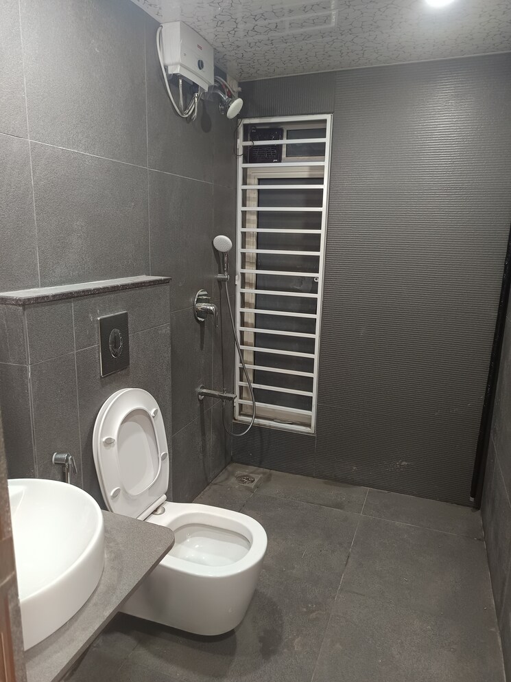 Bathroom, gulmohar road 3 Bedroom 1100 Sq.Ft. Apartment In Gulmohar Road Mumbai 9207248