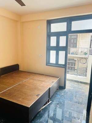 Room in 2 BHK Apartment at Sector 27 – for Rent