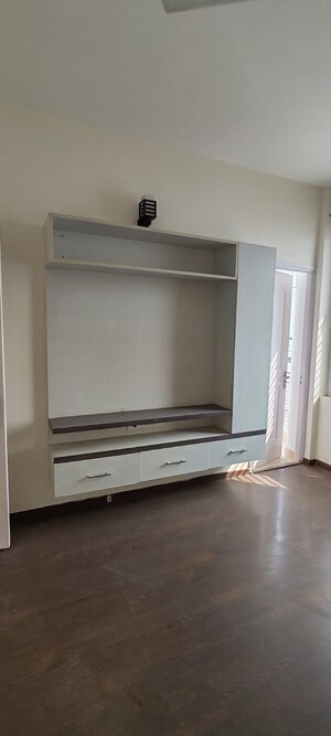 Room in 3 BHK Apartment at Amrapali Heartbeat City, Sector 107 – for Sale