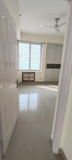 3 BHK + Servant Room Apartment For Sale in Amrapali Heartbeat City