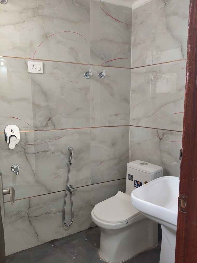 Bathroom, chattarpur 3 Bedroom 1485 Sq.Ft. Independent House In Chattarpur Delhi 9207411