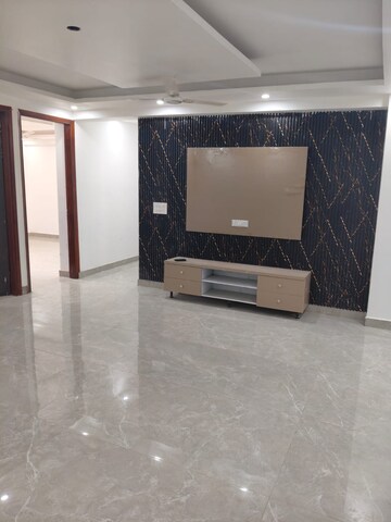 Room in 3 BHK Independent House at Chattarpur – for Rent