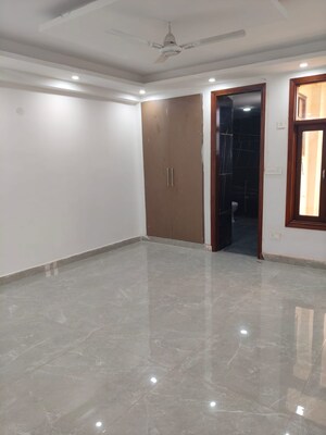 Room in 3 BHK Independent House at Chattarpur – for Rent